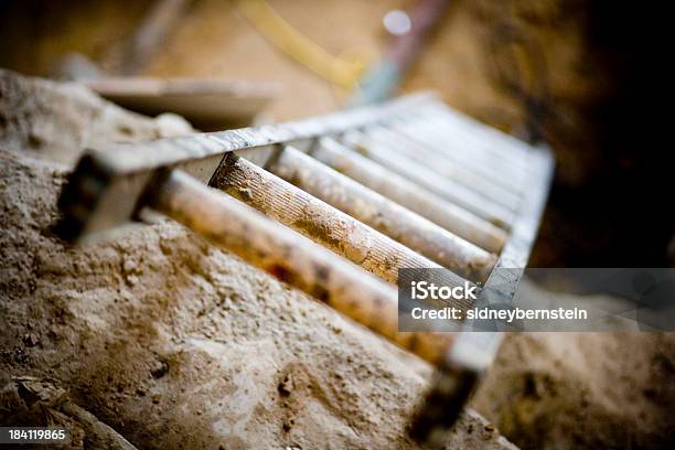 Escalera Foto de stock y más banco de imágenes de Accesorio de cabeza - Accesorio de cabeza, Ampliación de casa, Capataz