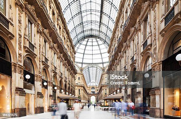 Galleria Vittorio Emanuele Ii En Milán Italia Foto de stock y más banco de imágenes de Milán - Milán, Galería de Víctor Manuel II, Ir de compras