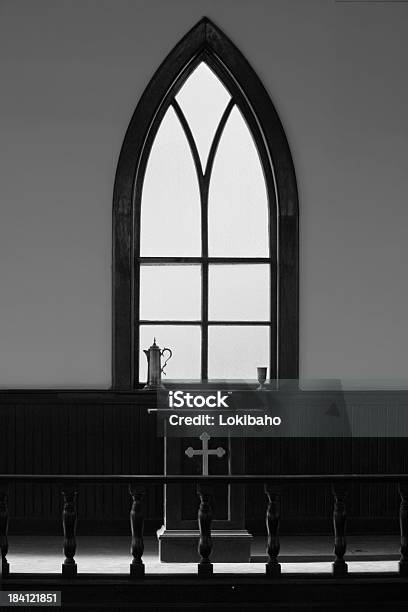 Iglesia Foto de stock y más banco de imágenes de Púlpito - Púlpito, Altar, Blanco y negro