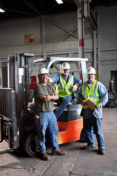 pekerja manual di gudang - forklift foto potret stok, foto, & gambar bebas royalti