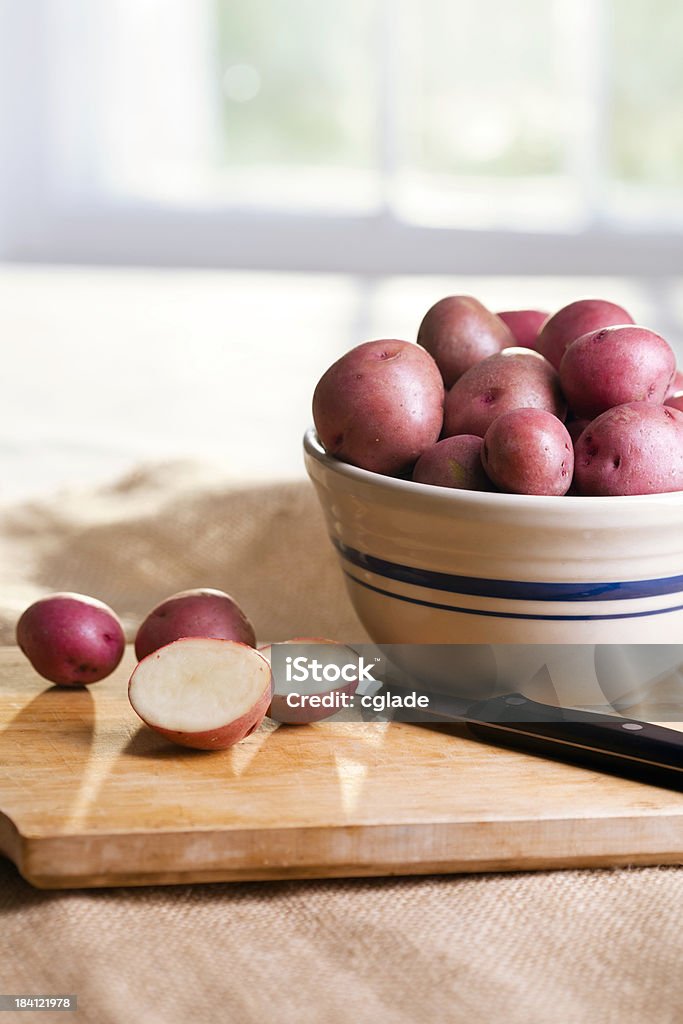 Corte de papas - Foto de stock de Patata roja libre de derechos