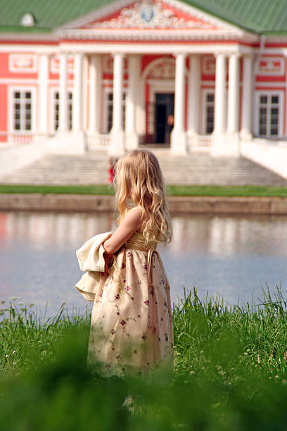 pequeña princess - princess castle child family fotografías e imágenes de stock