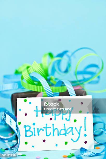 Feliz Cumpleaños Foto de stock y más banco de imágenes de Azul - Azul, Celebración - Acontecimiento, Celebración - Ocasión especial