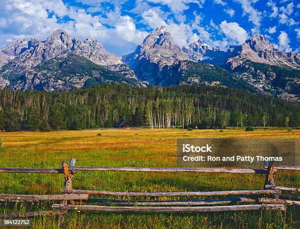 Parque Nacional De Grand Teton Foto de stock y más banco de imágenes de Cordillera Tetón - Cordillera Tetón, Valla - Límite, Aire libre