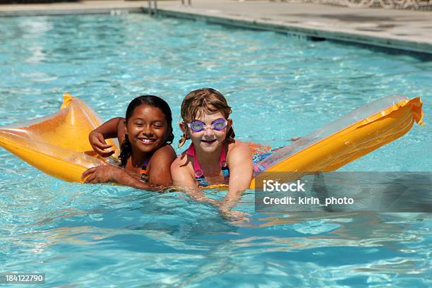 プールでは - プールのストックフォトや画像を多数ご用意 - プール, 子供, 水泳用フロート
