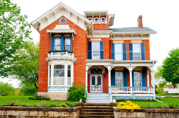 old fashioned hause - front door front stoop house yellow stock-fotos und bilder