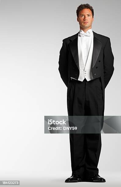 Foto de Homem De Tuxedo e mais fotos de stock de Mordomo - Equipe Doméstica - Mordomo - Equipe Doméstica, Corpo inteiro, Homens