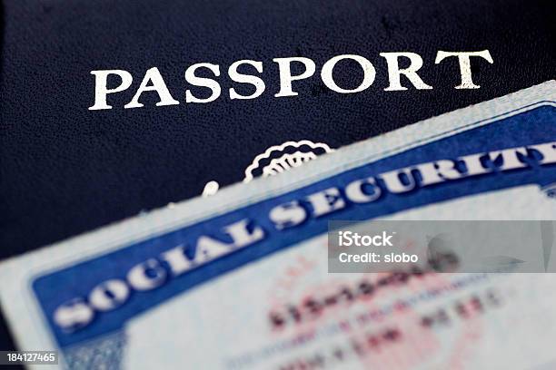Passaporte E Cartão De Social Security - Fotografias de stock e mais imagens de Bilhete de Identidade - Bilhete de Identidade, Carta de Baralho, Cartão de Social Security