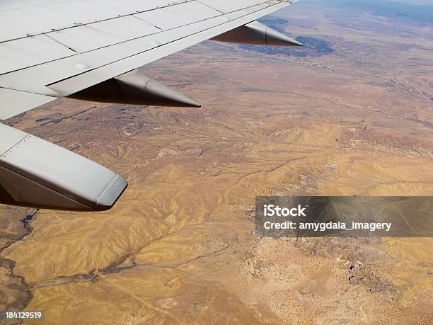 Самолеты Desert Пейзаж — стоковые фотографии и другие картинки Авиационное крыло - Авиационное крыло, Аризона - Юго-запад США, В воздухе