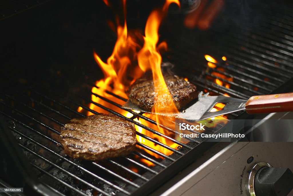 Hamburger alla griglia - Foto stock royalty-free di Griglia per barbecue