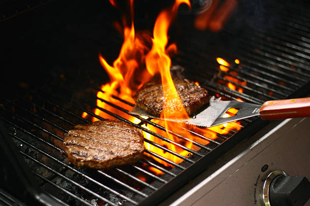 burger churrasco - barbecue grill barbecue burger hamburger imagens e fotografias de stock