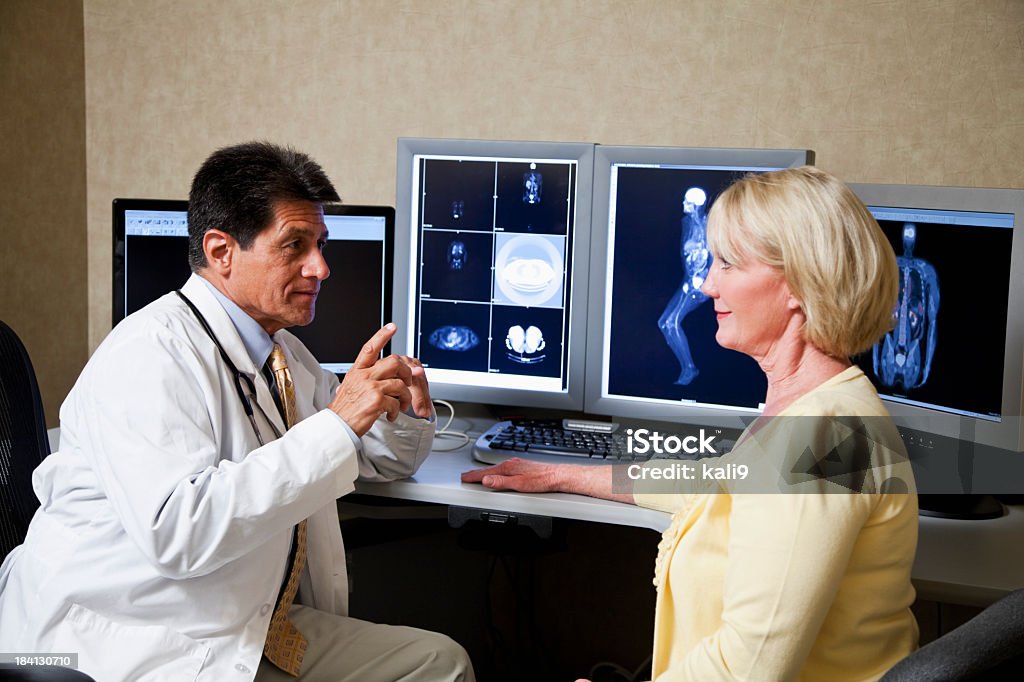 Arzt und patient diskutieren, Medizinisches Scannen - Lizenzfrei Arzt Stock-Foto