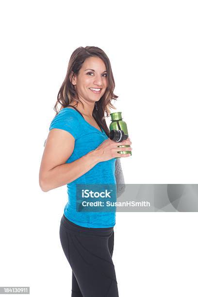 Frau Mit Flasche Wasser Während Des Workouts Stockfoto und mehr Bilder von Aerobic - Aerobic, Aerobiclehrer, Aktivitäten und Sport
