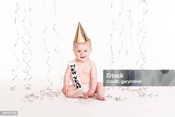 Bebé Feliz Año Nuevo Foto de stock y más banco de imágenes de Año nuevo - Año nuevo, Bebé, Fondo blanco