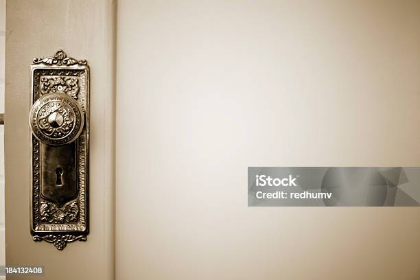 真鍮ヴィンテージのドアノブ - ドアの取っ手のストックフォトや画像を多数ご用意 - ドアの取っ手, 真鋳, 鍵穴