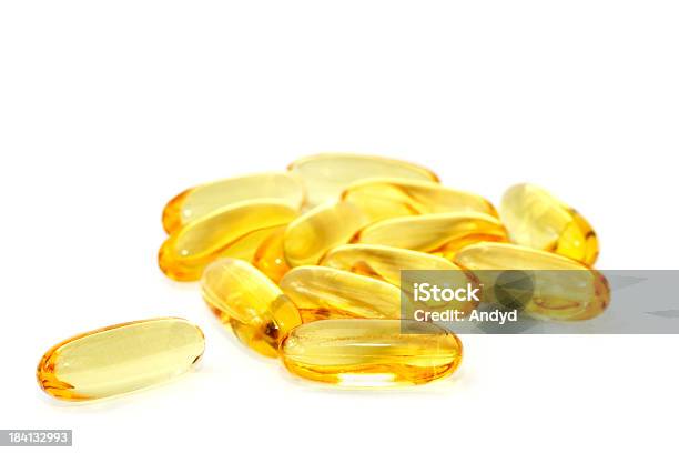 Omega 3 Fischöl Kapseln Stockfoto und mehr Bilder von Alternative Medizin - Alternative Medizin, Fotografie, Freisteller – Neutraler Hintergrund