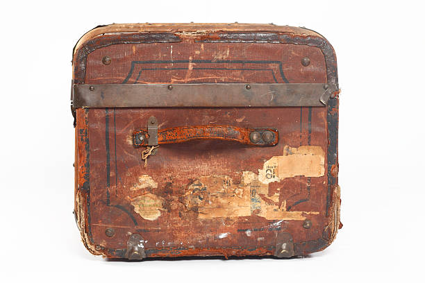 istock closed old box XXXL 184133327