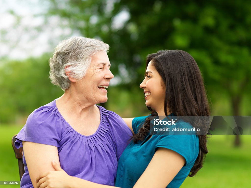 Feliz abuela y granddaughter - Foto de stock de Abuela libre de derechos