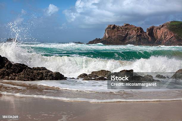 Hermoso Mar Las Islas De Escocia Occidental Foto de stock y más banco de imágenes de Acantilado - Acantilado, Agua, Aire libre