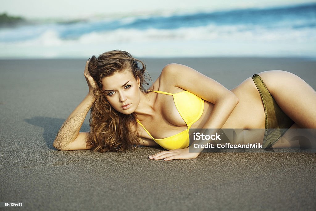 Mulher bonita na praia - Royalty-free 20-24 Anos Foto de stock