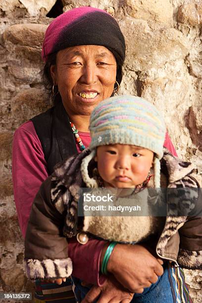 티베트인 여자 자신의 아기 중국 문화에 대한 스톡 사진 및 기타 이미지 - 중국 문화, 가족, 도시를 벗어난 장면