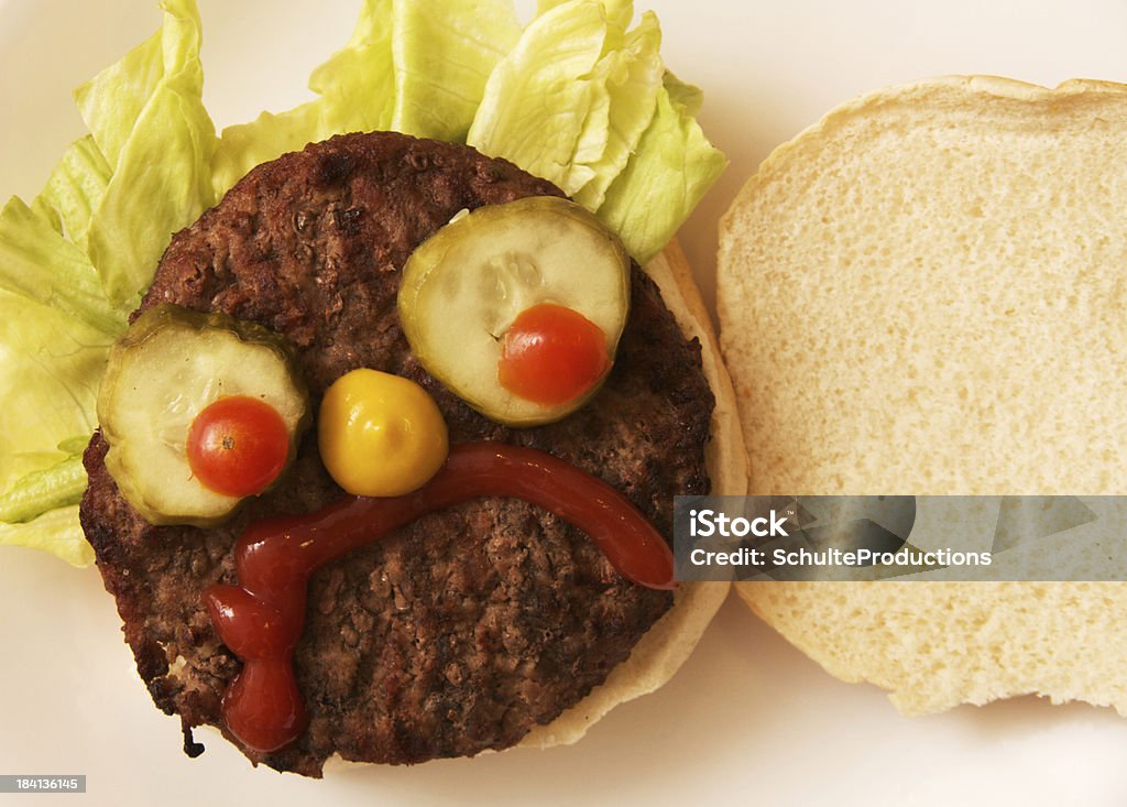 Hamburger avec une drôle de tête - Photo de Humour libre de droits