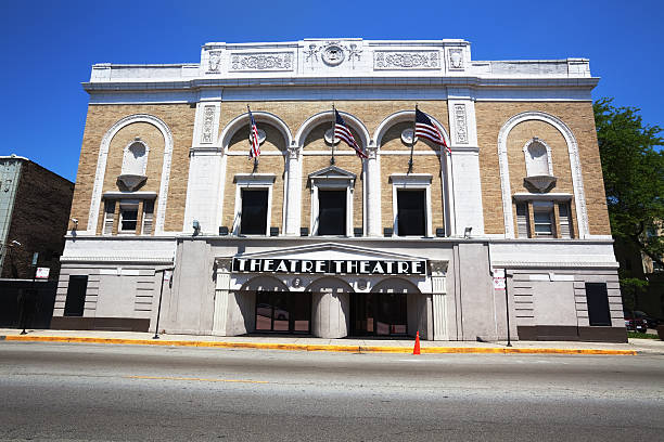 admiral teatro en lawrence avenue en albany park, chicago - american flag architectural feature architecture chicago fotografías e imágenes de stock