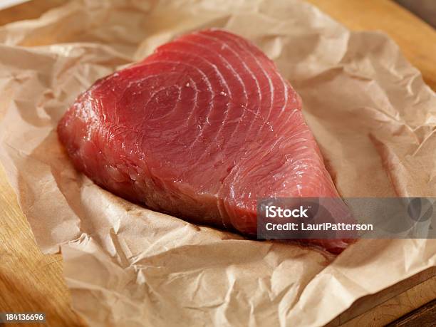 Ahi Bife De Atum Cru Fresca No Mercado - Fotografias de stock e mais imagens de Alimentação Saudável - Alimentação Saudável, Atum - Peixe, Bife