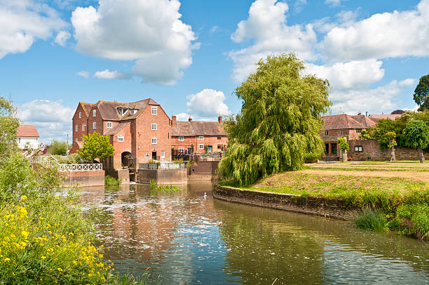 abbey mill, al río avon, tewkesbury, gloucestershire, reino unido - tewkesbury abbey fotografías e imágenes de stock