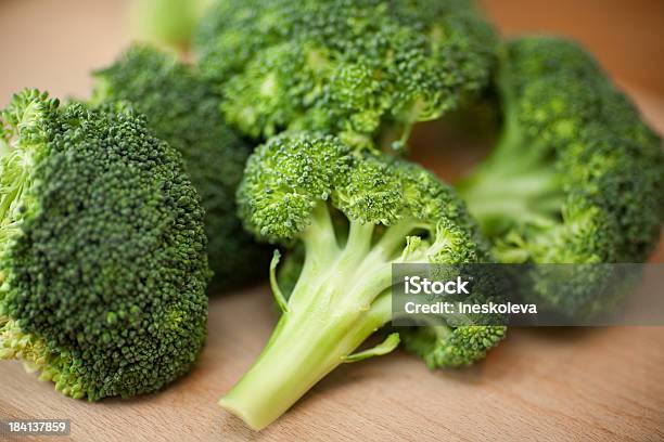 Broccolo - Fotografie stock e altre immagini di Broccolo - Broccolo, Alimentazione sana, Cibi e bevande