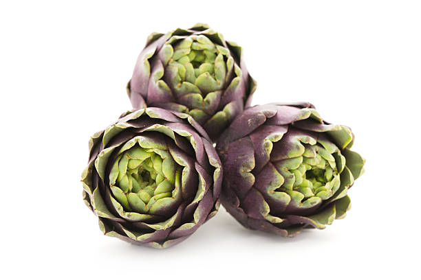 trois artichauts - purple artichoke photos et images de collection