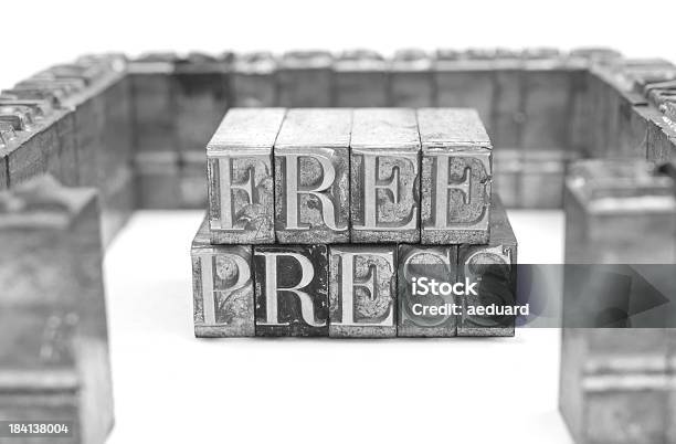 Free Pressodprowadzeniowe Liter - zdjęcia stockowe i więcej obrazów Maszyna drukarska - Maszyna drukarska, Wolność, Druk