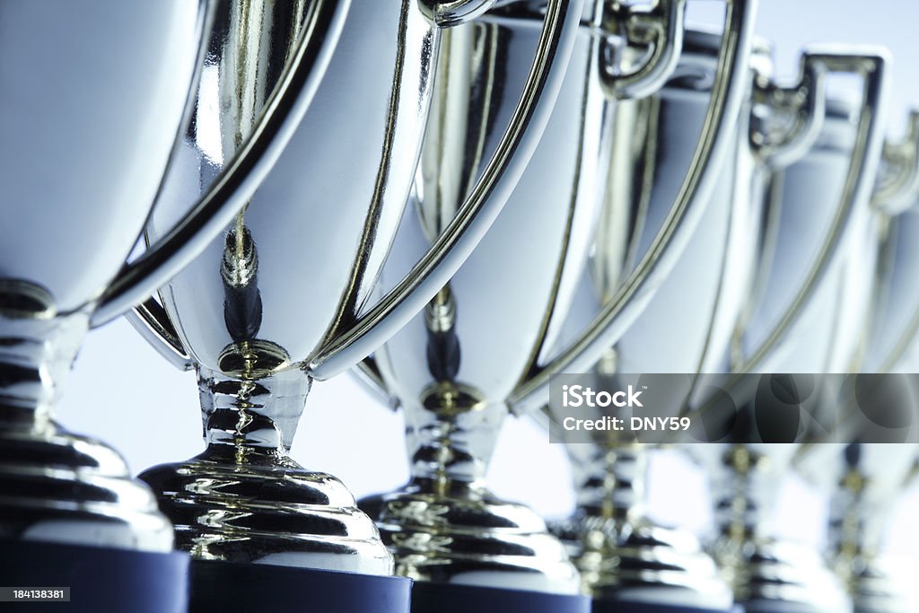Fila di trofei - Foto stock royalty-free di Premio