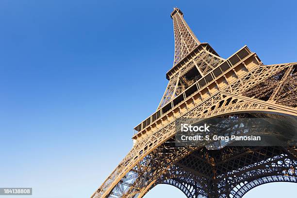 Torre Eiffel Foto de stock y más banco de imágenes de Aire libre - Aire libre, Arco - Característica arquitectónica, Arquitectura