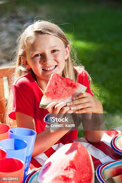 Photo libre de droit de Du 4 Juillet Jour Du Mémorial Ou Piquenique banque d'images et plus d'images libres de droit de 4 juillet - 4 juillet, 8-9 ans, Aliment