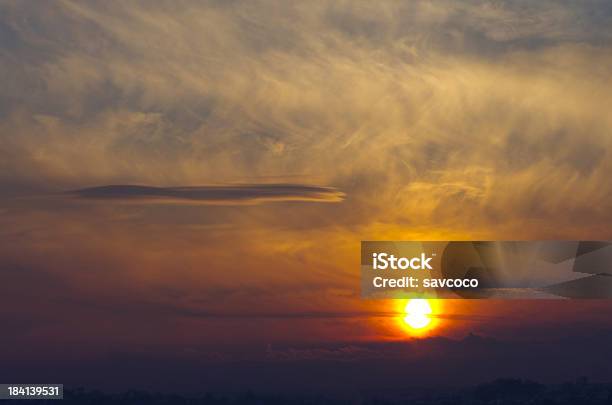 Puesta Del Sol Foto de stock y más banco de imágenes de Aire libre - Aire libre, Anochecer, Cielo