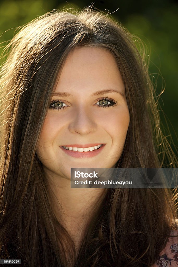 portrait de beauté cheveux bruns adolescent - Photo de 16-17 ans libre de droits