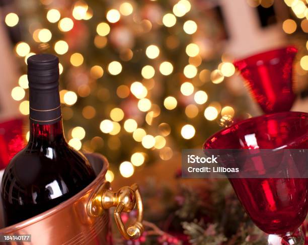 Holiday De Comedor Foto de stock y más banco de imágenes de Bebida alcohólica - Bebida alcohólica, Botella de vino, Celebración - Acontecimiento