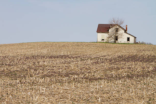 istock Lone house in rural Ohio 184141477