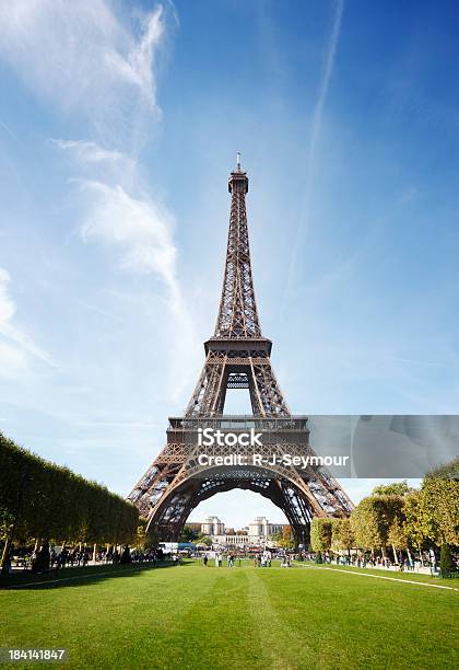 Foto de Torre Eiffel e mais fotos de stock de Arquitetura - Arquitetura, Azul, Beleza