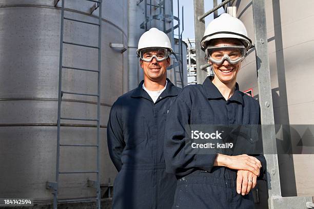 Foto de Trabalhadores De Fábrica e mais fotos de stock de Fábrica - Fábrica, Mulheres, Exterior