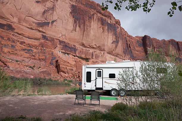 istock RV Dry Camping on Colorado River near Moab Utah 184143704