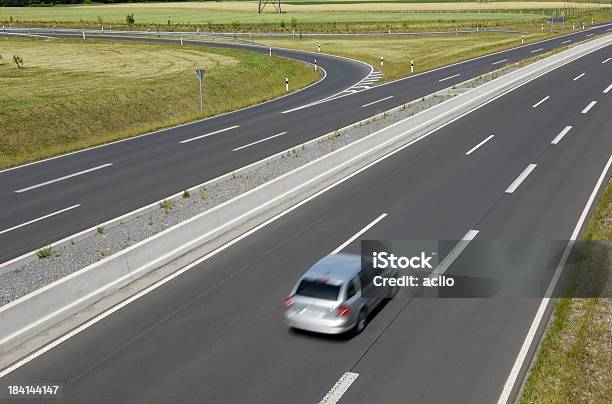 Siga Highway Con Un Coche Plateado Foto de stock y más banco de imágenes de Aire libre - Aire libre, Alemania, Asfalto