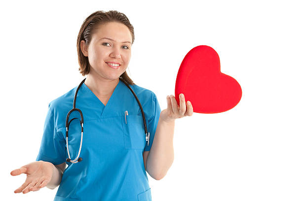 若い女性ヘルスケアワーカーとハート型 - stethoscope paramedic working heart disease ストックフォトと画像