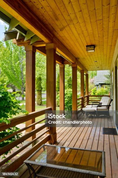 Terraza Con Vista Panorámica Foto de stock y más banco de imágenes de Patio de madera - Patio de madera, Veranda, Aire libre