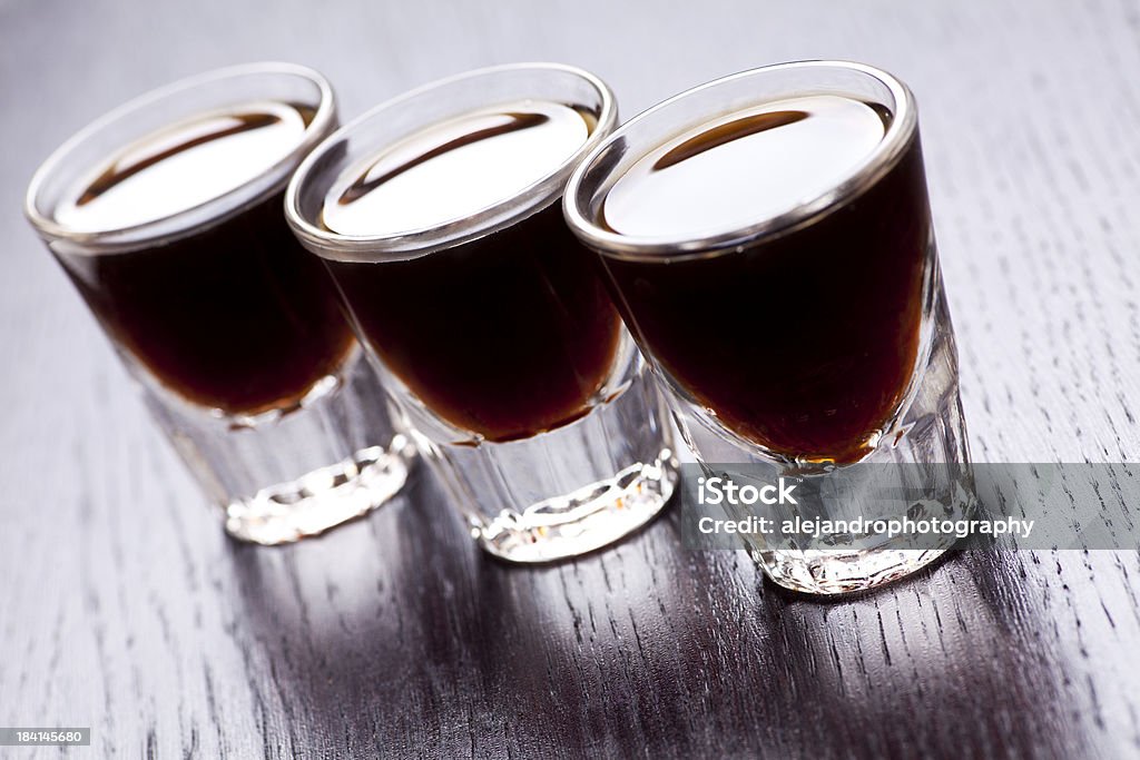 Licor oscuro toma - Foto de stock de Espresso libre de derechos