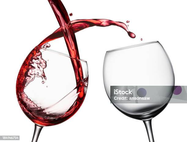 Verter Vinho Tinto - Fotografias de stock e mais imagens de Bebida - Bebida, Bebida Alcoólica, Comida e Bebida