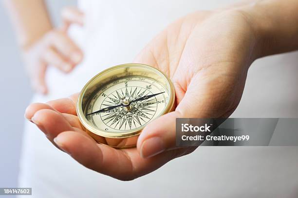 Compass Suchen Sie Nach Möglichkeiten Stockfoto und mehr Bilder von Goldfarbig - Goldfarbig, Kompass, Geschäftsleben