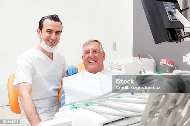 W Gabinecie Dentystycznym - zdjęcia stockowe i więcej obrazów Dentysta - Dentysta, Portret, Płeć męska