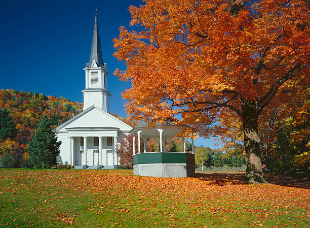 istock Autumn in Vermont 184148356